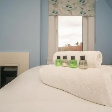 Nyaraló Charming Family House In Rosewell - Pass The Keys