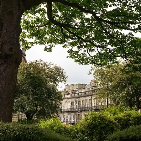 Beautiful Georgian 2 Bed Flat Appartement *