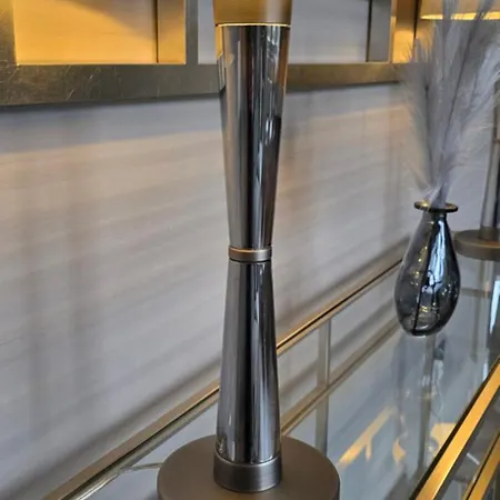 Apartment 2 Bedroom Sofa Bed In Livingroom Castle View 1st Floor Sleeps 6