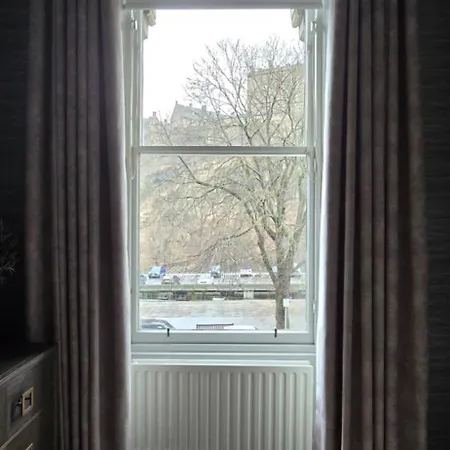 2 Bedroom Sofa Bed In Livingroom Castle View 1st Floor Sleeps 6 *