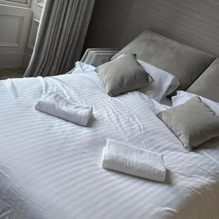 2 Bedroom Sofa Bed In Livingroom Castle View 1st Floor Sleeps 6 Apartmán