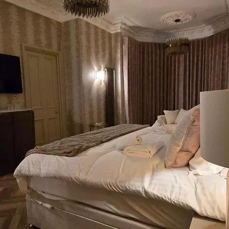 Apartmán 2 Bedroom Sofa Bed In Livingroom Castle View 1st Floor Sleeps 6 *