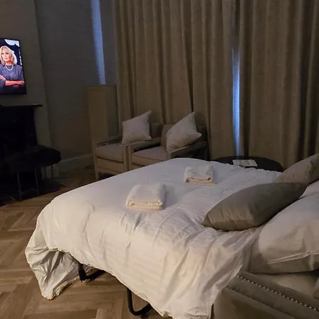 Apartmán 2 Bedroom Sofa Bed In Livingroom Castle View 1st Floor Sleeps 6 *