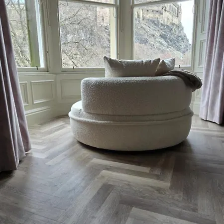 Apartmán 2 Bedroom Sofa Bed In Livingroom Castle View 1st Floor Sleeps 6