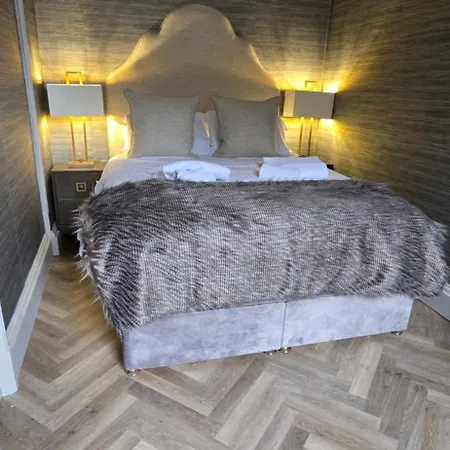 2 Bedroom Sofa Bed In Livingroom Castle View 1st Floor Sleeps 6