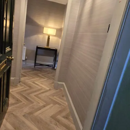 2 Bedroom Sofa Bed In Livingroom Castle View 1st Floor Sleeps 6 Lägenhet *