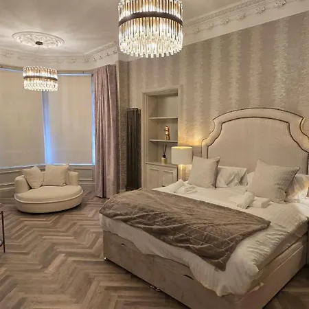 2 Bedroom Sofa Bed In Livingroom Castle View 1st Floor Sleeps 6 Lägenhet