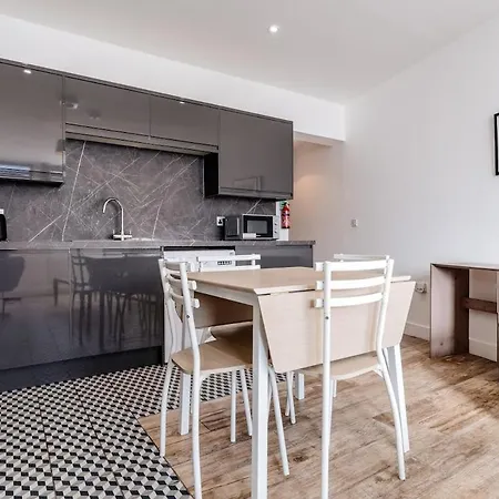 Cozy-free Parking-12 Mins Center *