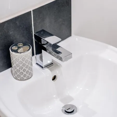 Appartamento Cozy-free Parking-12 Mins Center *