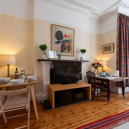 Sheen's House Gasthuis 3*