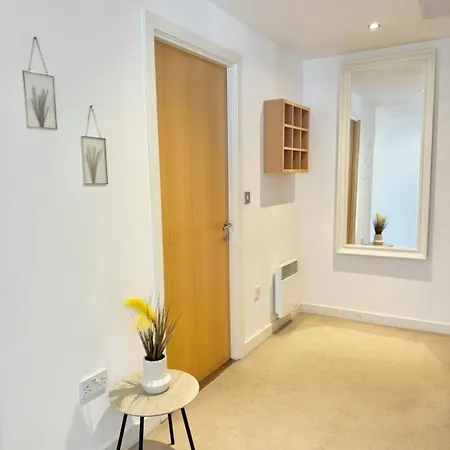Modern Two Bedroom Apartment *