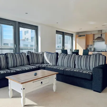 Apartment Modern Two Bedroom Edinburgh