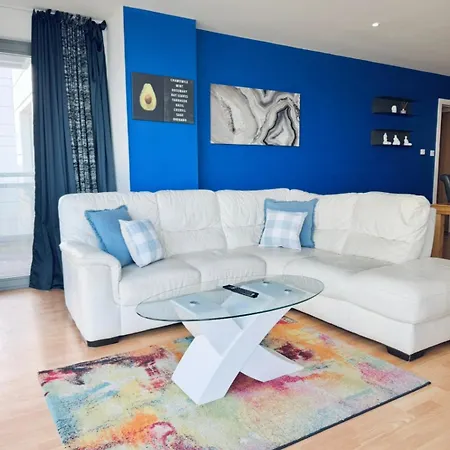 Modern Two Bedroom Apartment *