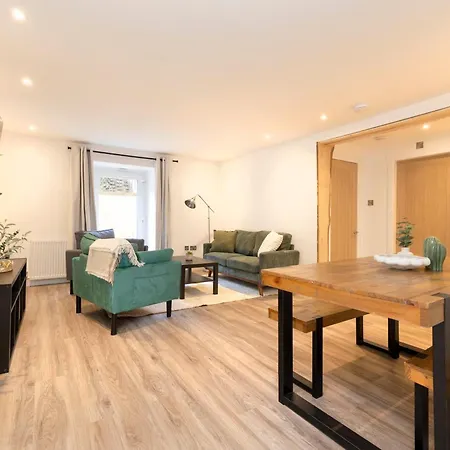 Joivy 3br Flat In Haymarket With Free Parking Edinburgh