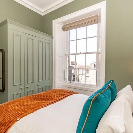 Dragon Luxury At 9 Albyn Place *