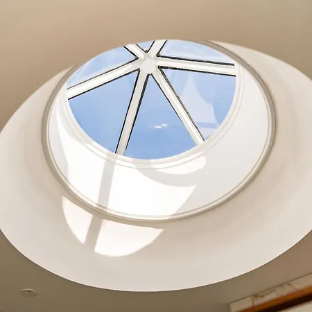 Dragon Luxury At 9 Albyn Place *