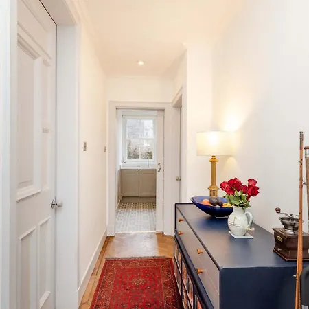 Joivy Spacious 2-bedroom Ground Floor Flat