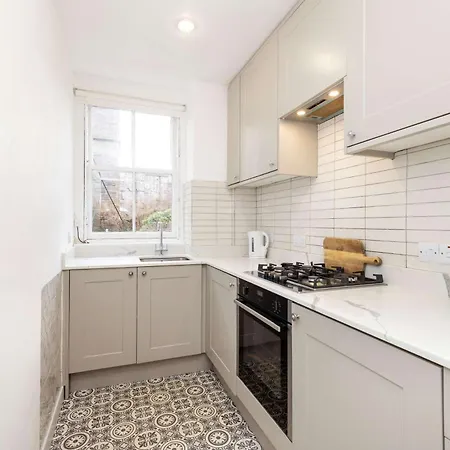 Joivy Spacious 2-bedroom Ground Floor Flat Lägenhet *