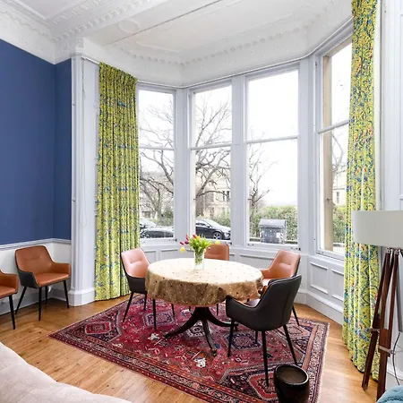 Joivy Spacious 2-bedroom Ground Floor Flat *