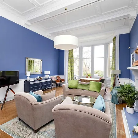 Joivy Spacious 2-bedroom Ground Floor Flat