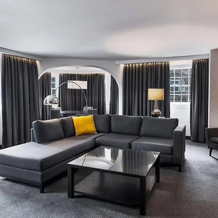 Radisson Blu Hotel, Centre Hotel 4*