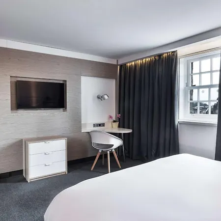 Radisson Blu Hotel, Centre Hotel 4*