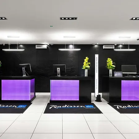 מלון Radisson Blu Hotel, Centre 4*