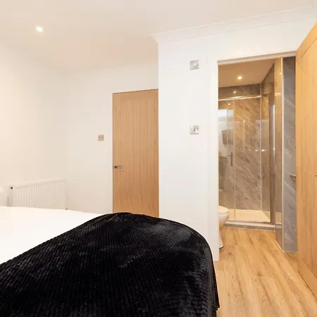 Joivy 3br Flat In Haymarket With Free Parking