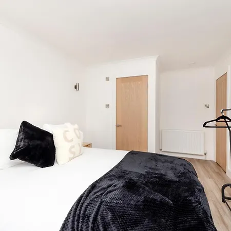 Joivy 3br Flat In Haymarket With Free Parking Lägenhet Edinburg