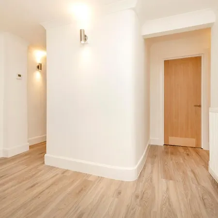 Joivy 3br Flat In Haymarket With Free Parking Apartment *