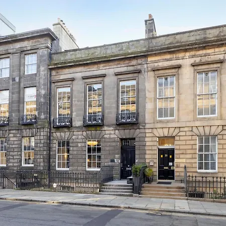 Joivy 3br Flat In Haymarket With Free Parking Apartment *