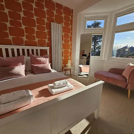 Kaimes Bright Garden Getaway Edinburgh
