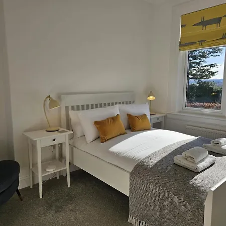 Tatil Evi Kaimes Bright Garden Getaway