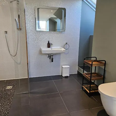 Kaimes Bright Garden Getaway Tatil Evi *