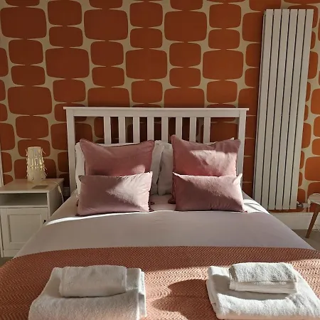 Kaimes Bright Garden Getaway Tatil Evi *