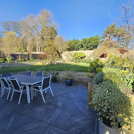 Tatil Evi Kaimes Bright Garden Getaway *