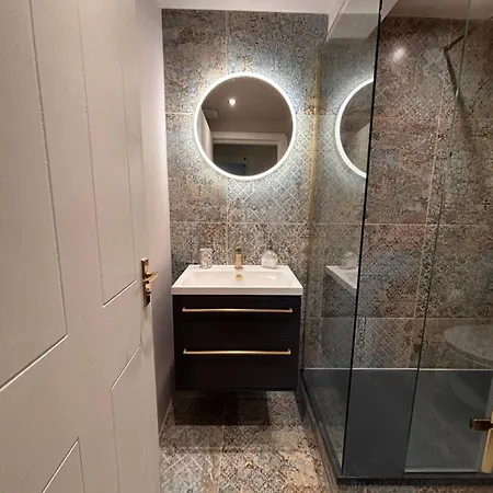 The Shore Modern 2 Bedroom Apartment
