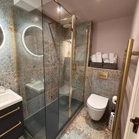 The Shore Modern 2 Bedroom *