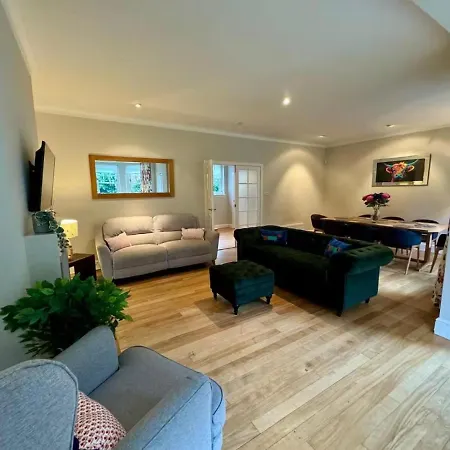 Amulree, Villa Edinburgh