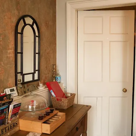 1 Bedrooms Flat In Haymarket, Heart Of Flat Sleeps 4 ,
