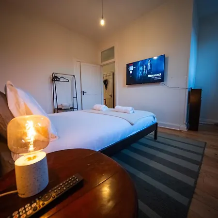 Spacious Flat, Close To The Centre With Scenic Views *