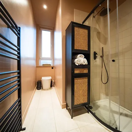 Spacious Flat, Close To The Centre With Scenic Views Appartement *