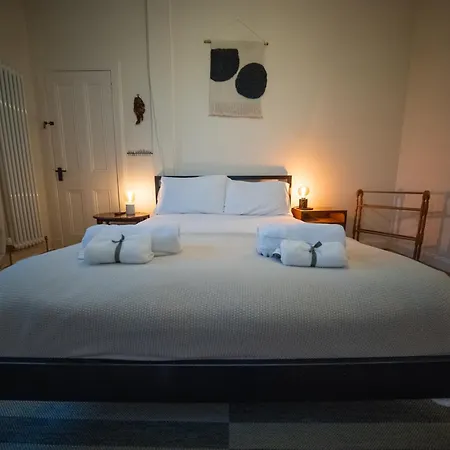 Spacious Flat, Close To The Centre With Scenic Views * Edinburgh