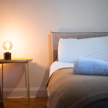 Spacious Flat, Close To The Centre With Scenic Views