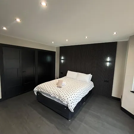 Large Modern Family In Murrayfield - Very Close To Centre - 10 Mins By Direct Bus - Private Driveway & Garden * אדינבורו