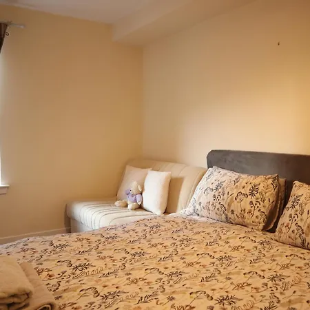 3 Bedrooms Flat In Old Town Sleeps 6