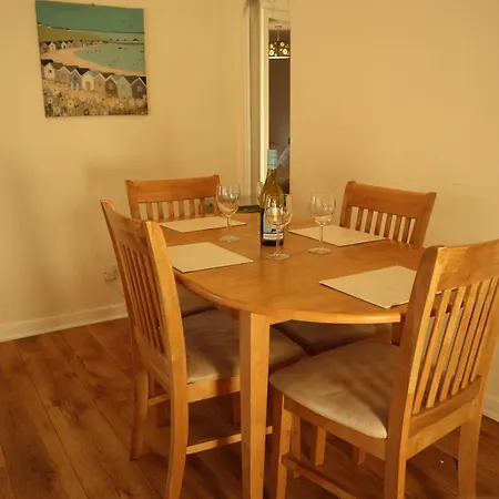 3 Bedrooms Flat In Old Town Sleeps 6 Edinburgh