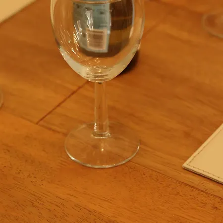 3 Bedrooms Flat In Old Town Sleeps 6 *