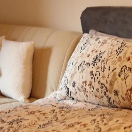 Apartment 3 Bedrooms Flat In Old Town Sleeps 6