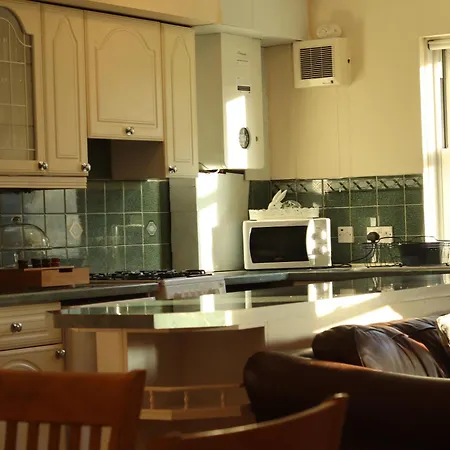 3 Bedrooms Flat In Old Town Sleeps 6 Edinburgh